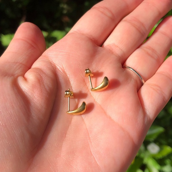 18K Gold Plated Gold Simple Earrings - Picture 6 of 6